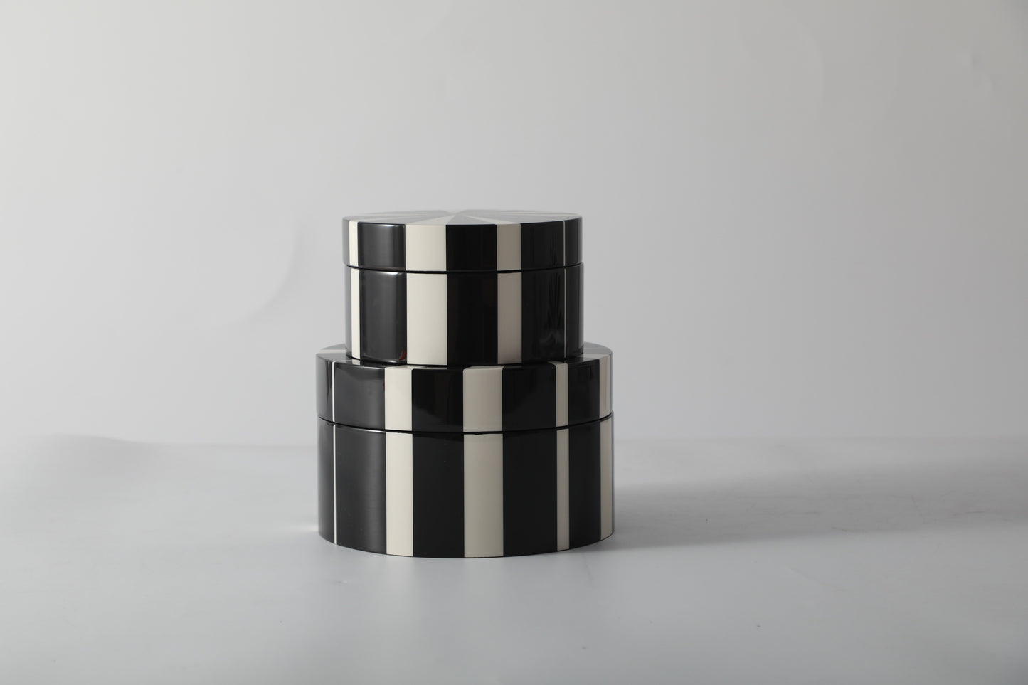 BLACK & WHITE MDF PIANO LACQUER STORAGE BOX