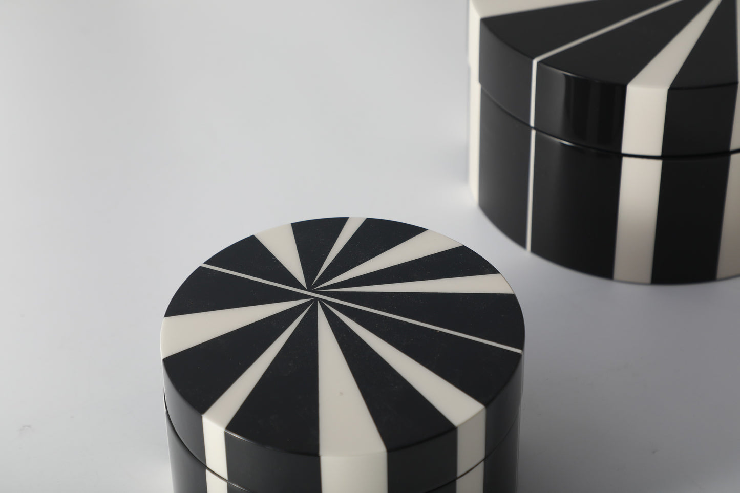 BLACK & WHITE MDF PIANO LACQUER STORAGE BOX