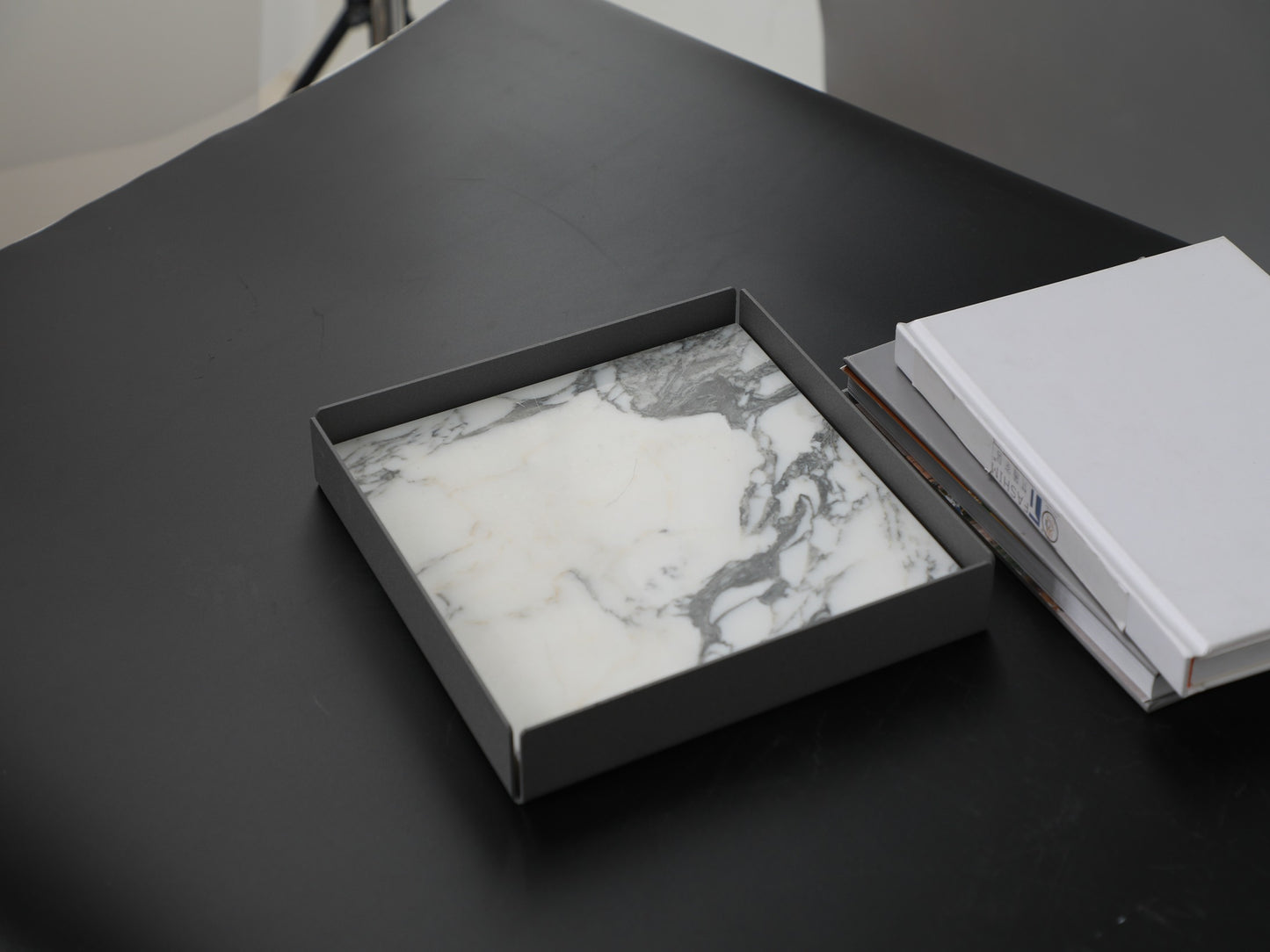 QUADRATE TRAY