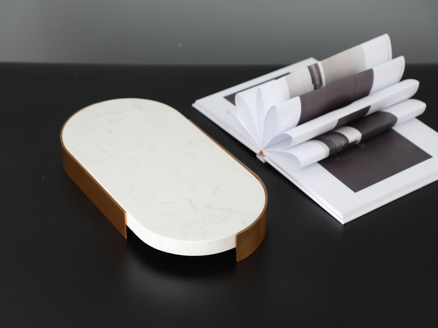 GOLDEN STROKE OVAL TRAY