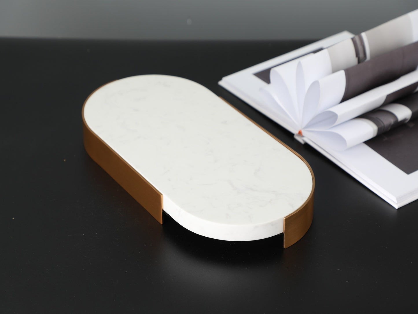 GOLDEN STROKE OVAL TRAY