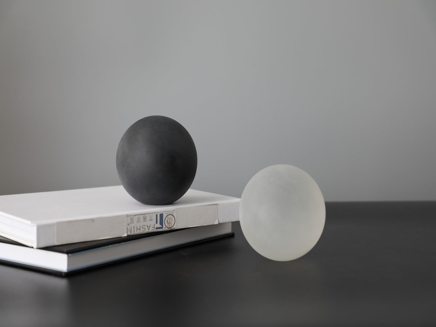 OVAL TABLE DECOR