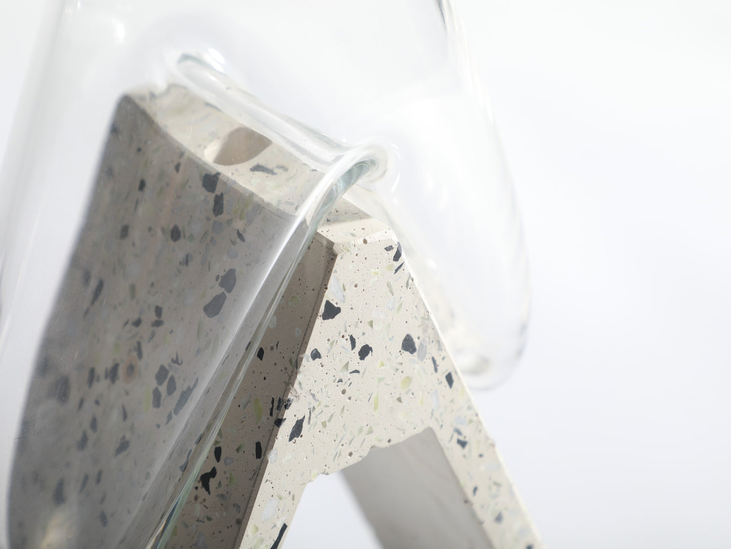 DECORATIVE GLASS VASE