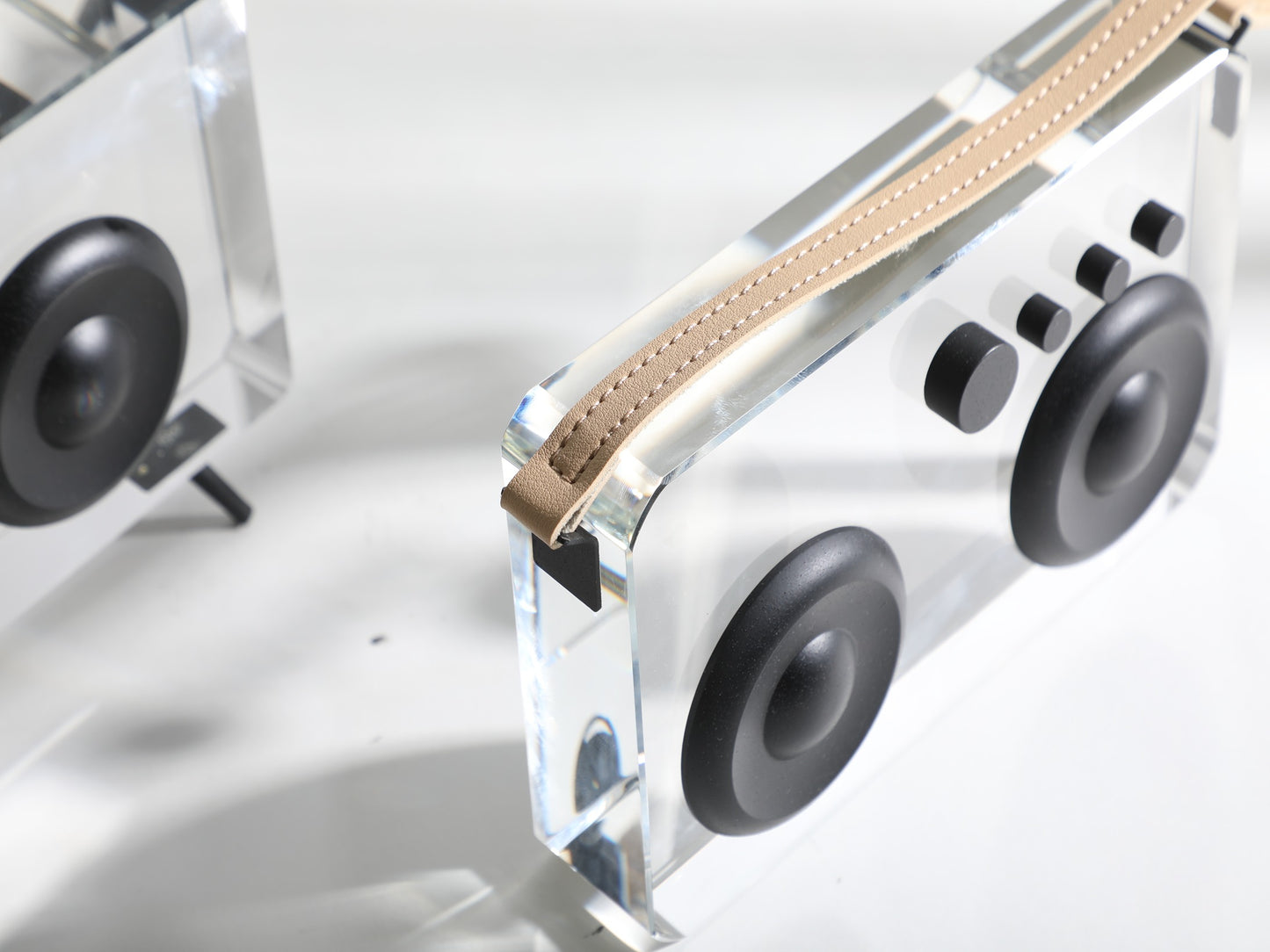 TRANSPARENT CAMERA ORNAMENTS SCULPTURE