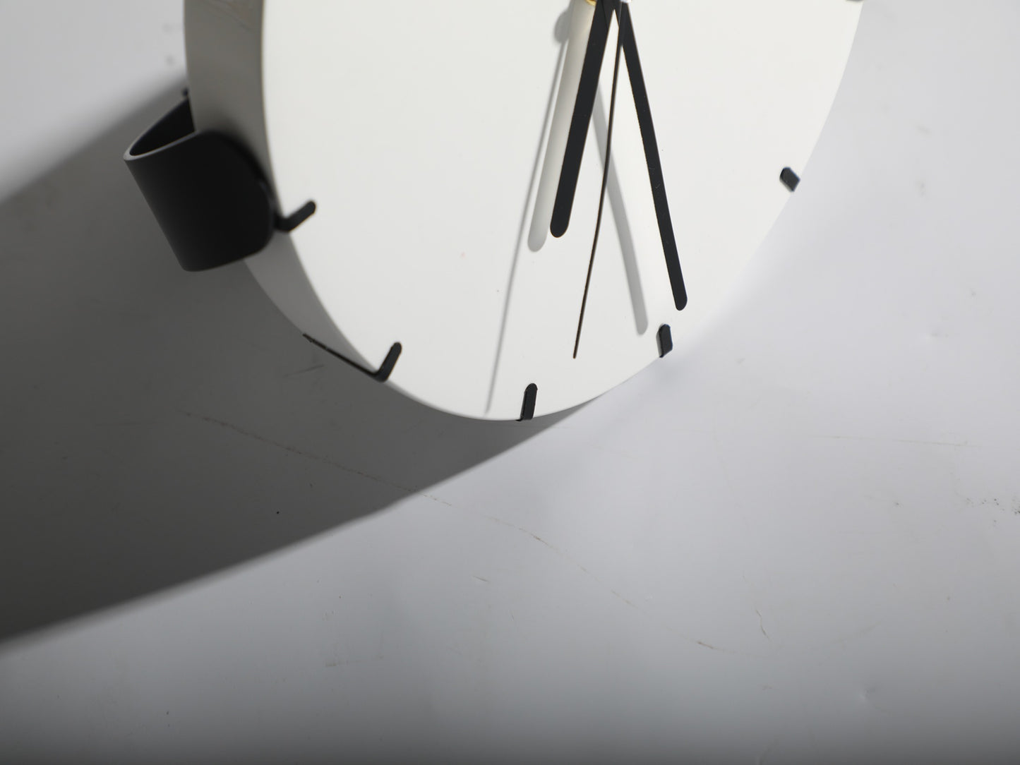 WOODEN DESKTOP CLOCK