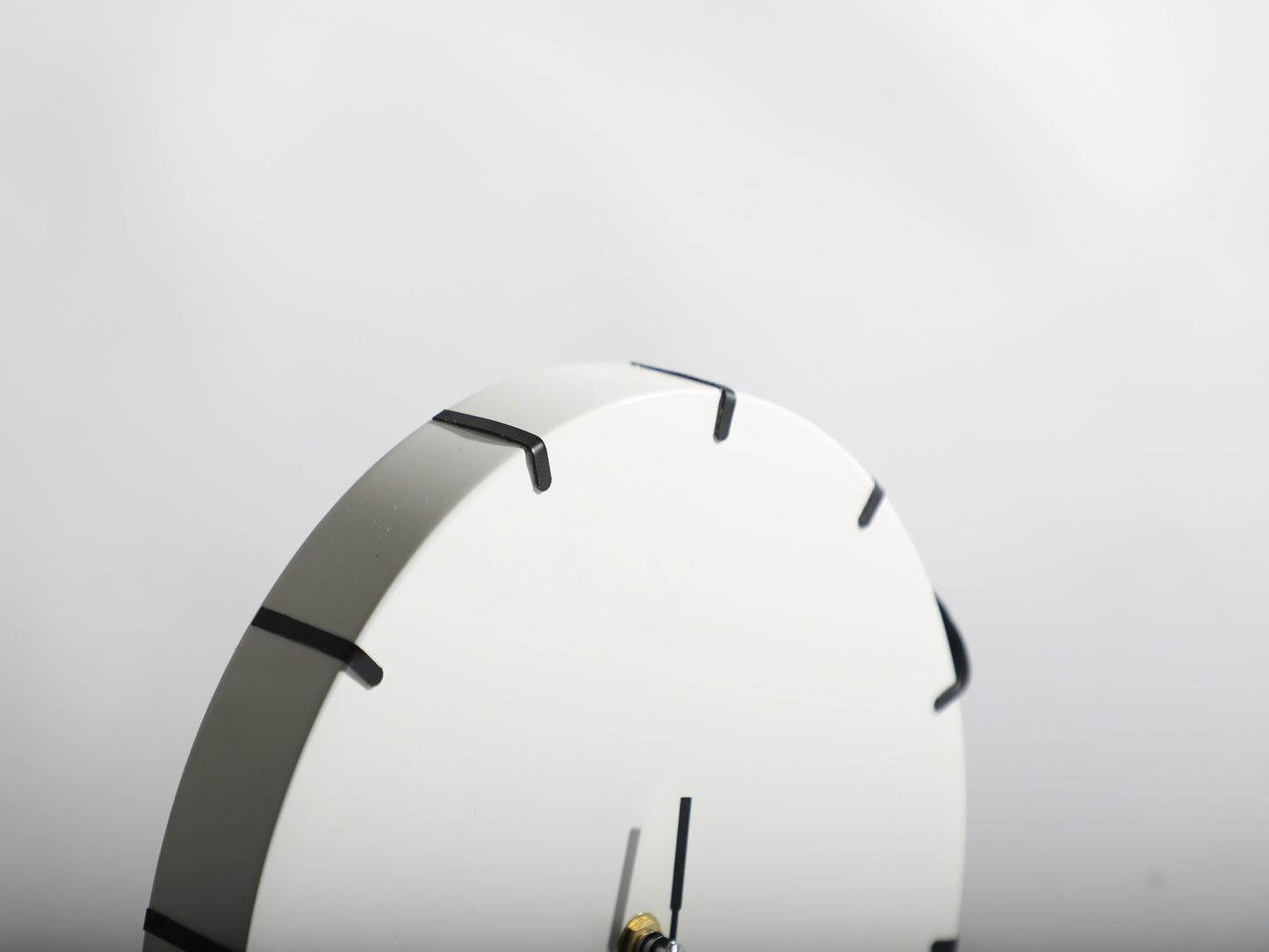 WOODEN DESKTOP CLOCK