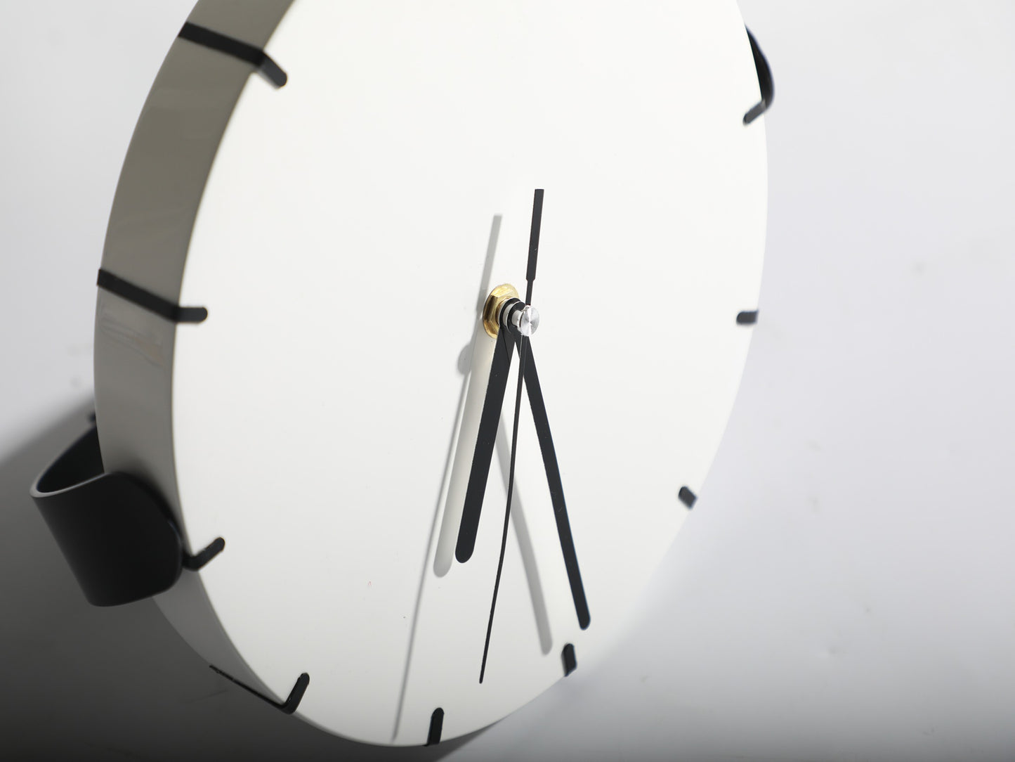 WOODEN DESKTOP CLOCK