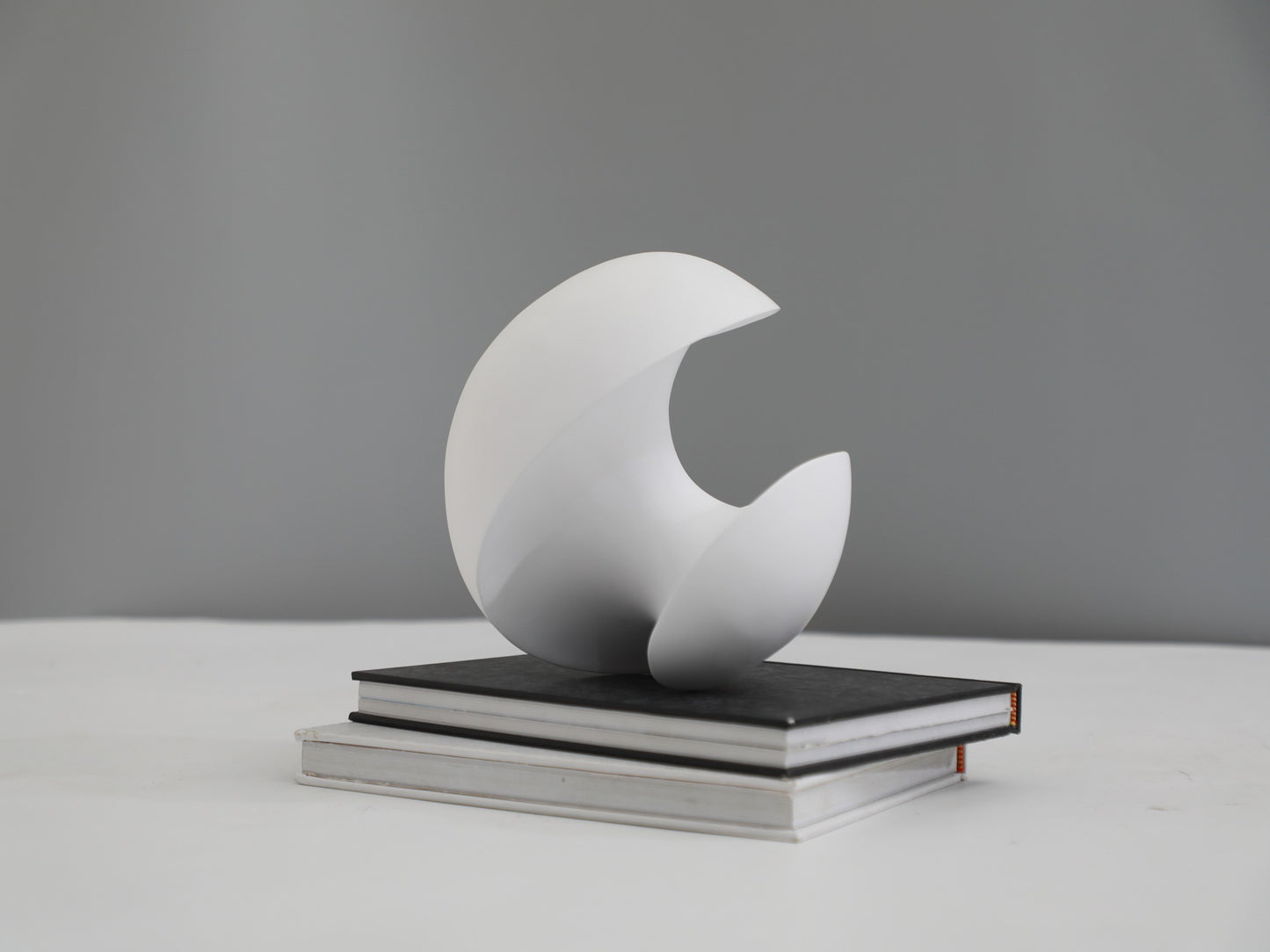 GEOMETRY RESIN SCULTPURE