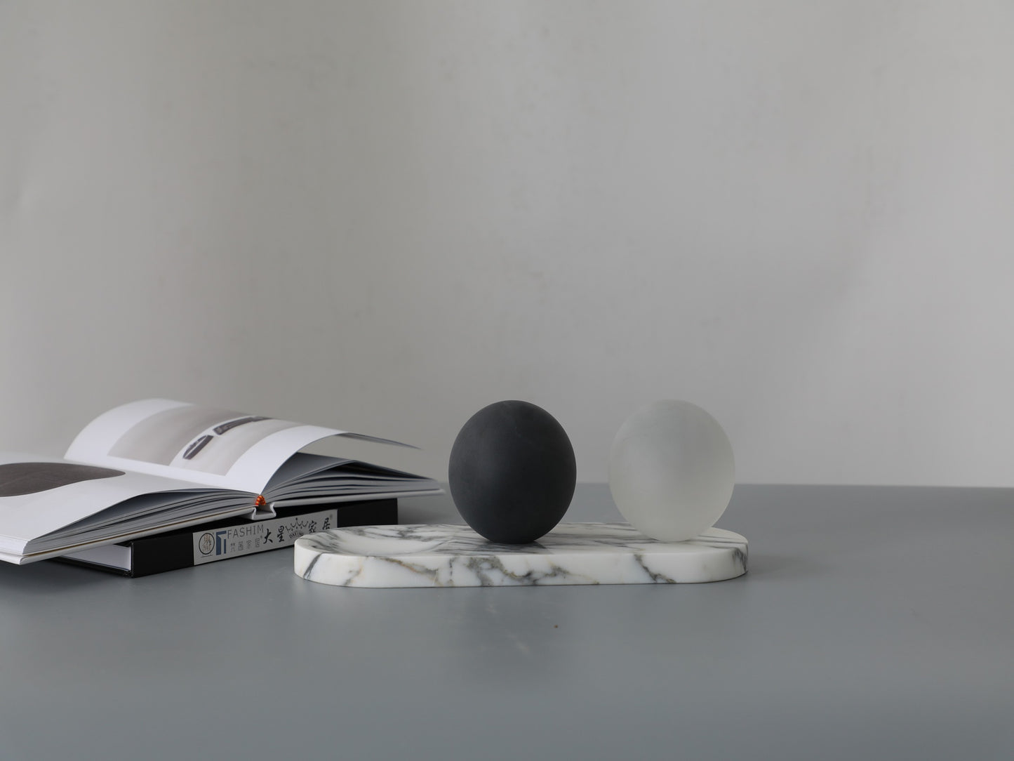 OVAL TABLE DECOR