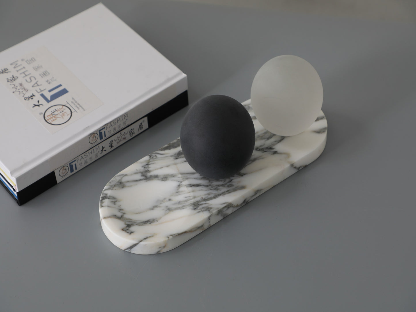OVAL TABLE DECOR