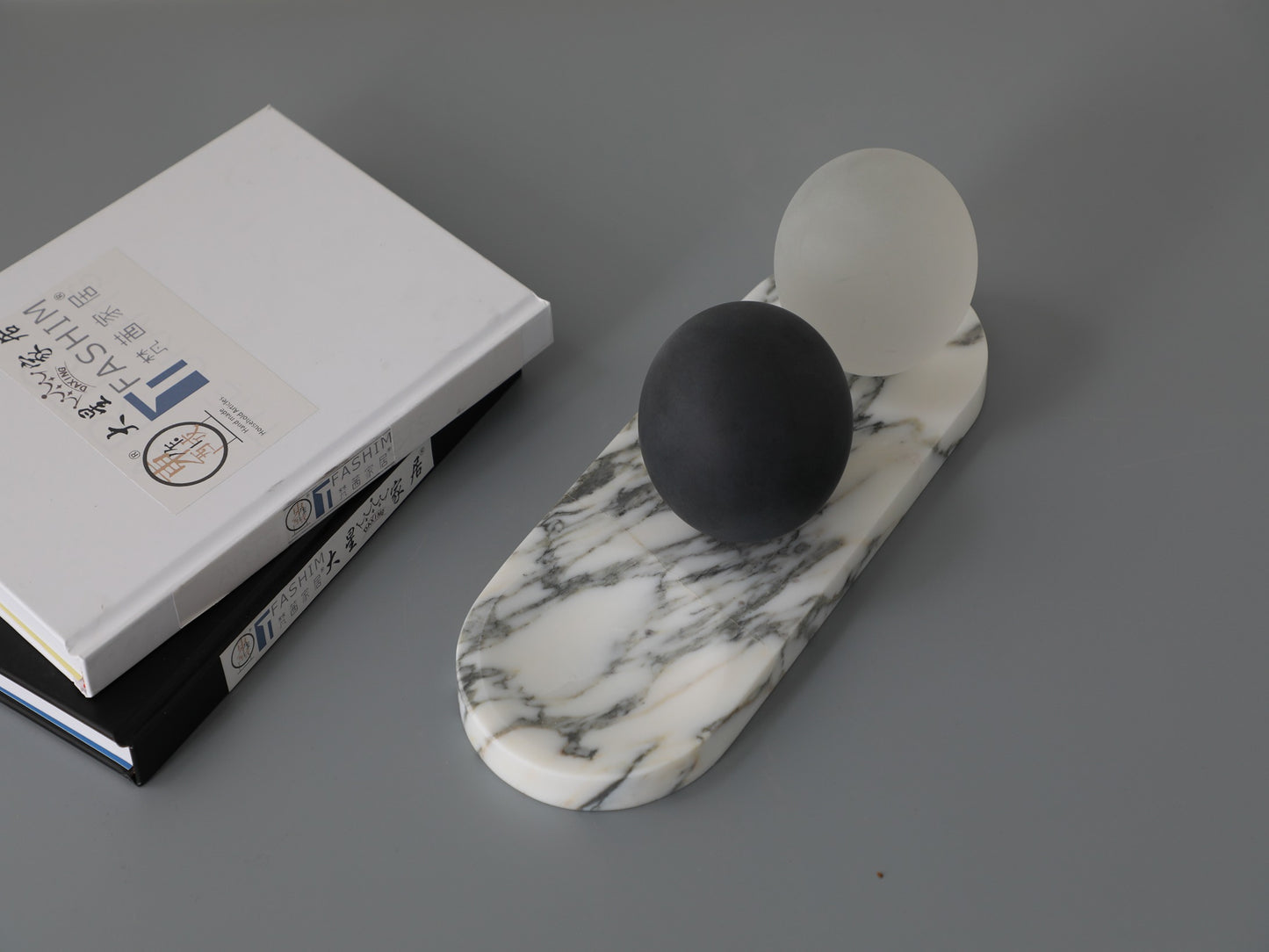 OVAL TABLE DECOR