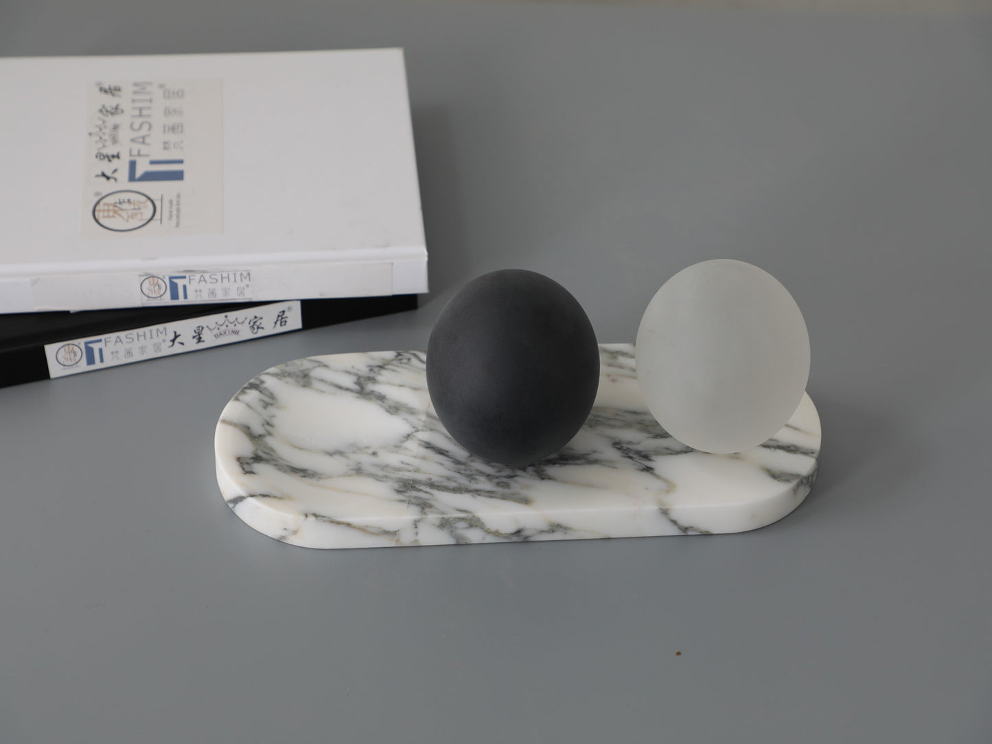 OVAL TABLE DECOR