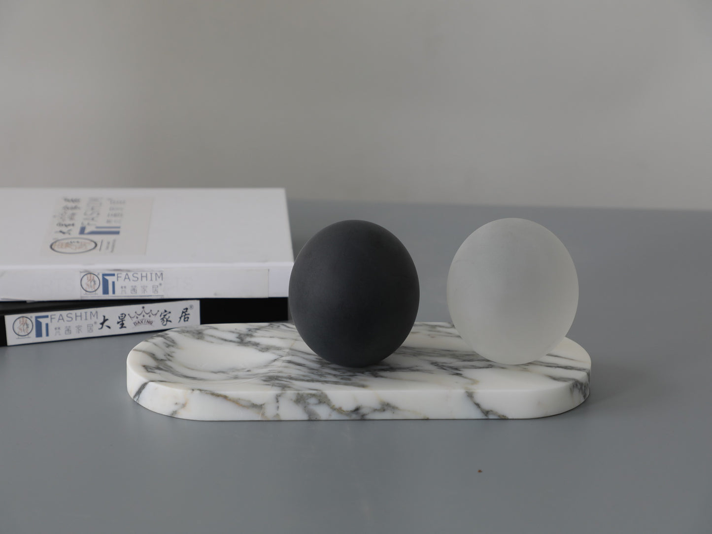 OVAL TABLE DECOR