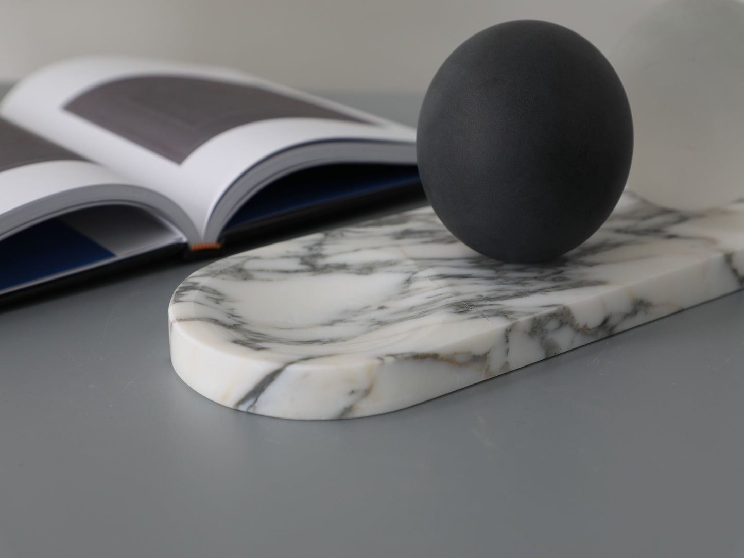 OVAL TABLE DECOR