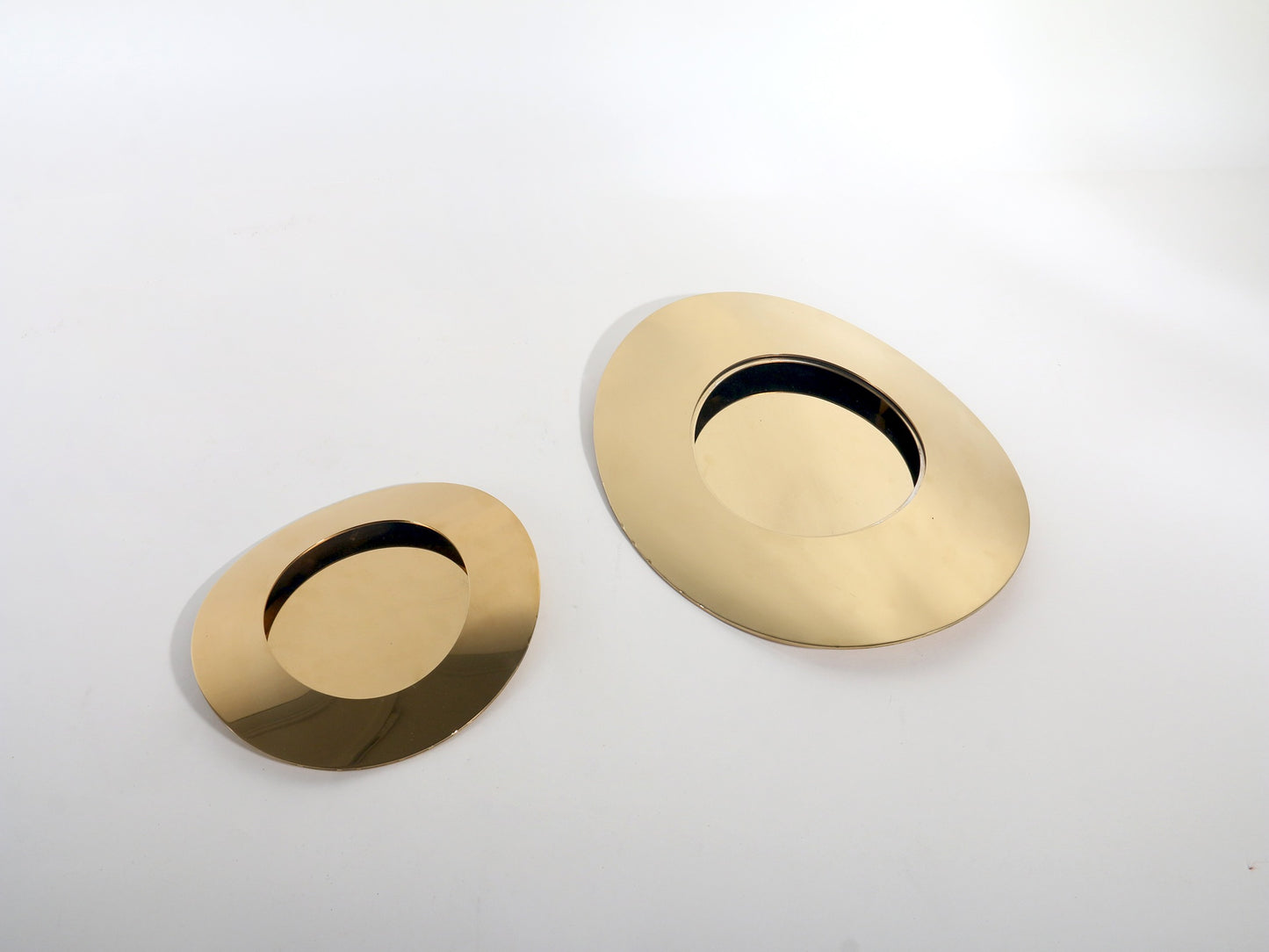GOLD CURVED SCULPTURE