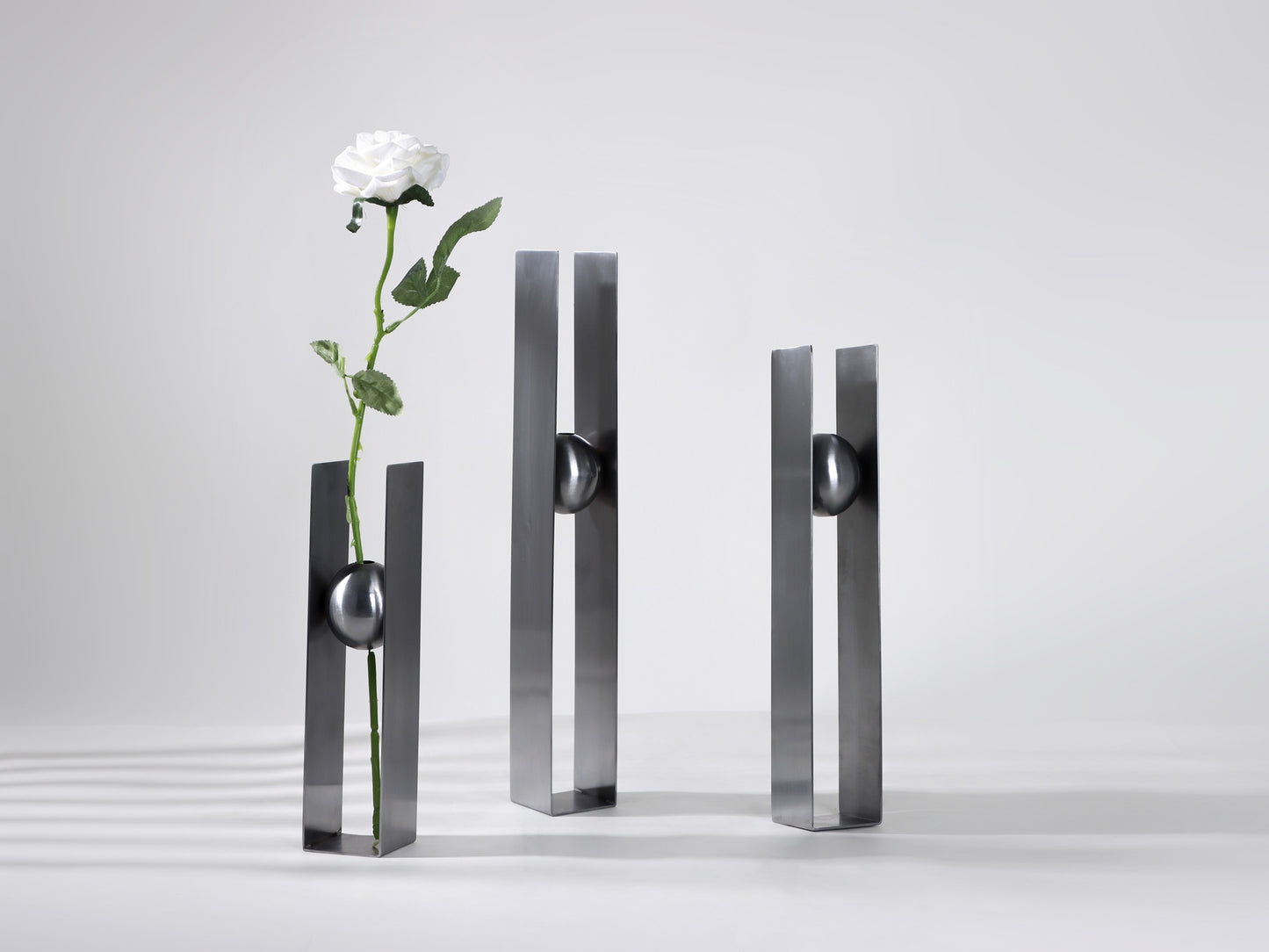 TIMELESS FLOWER VASE HOLDER in