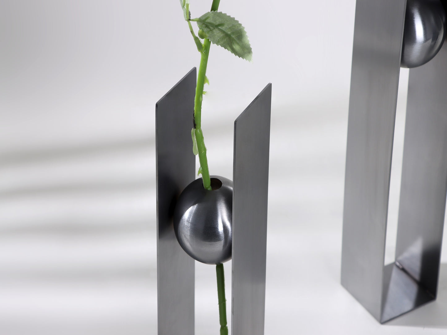 TIMELESS FLOWER VASE HOLDER in