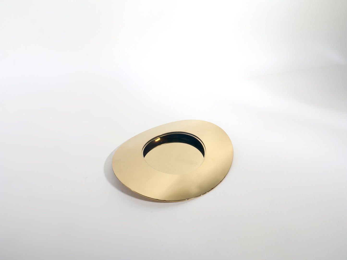 GOLD CURVED SCULPTURE