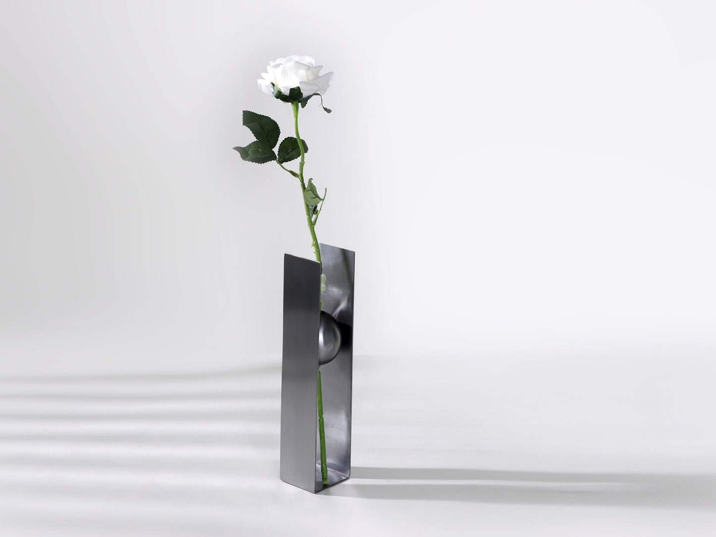TIMELESS FLOWER VASE HOLDER in