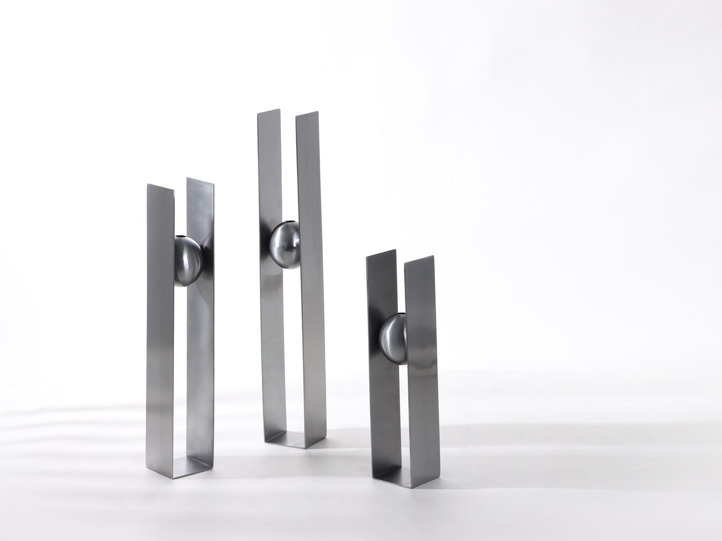 TIMELESS FLOWER VASE HOLDER in