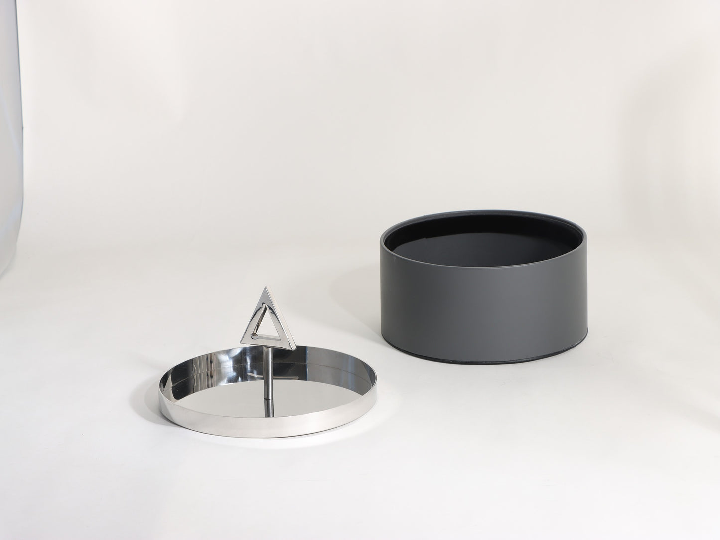 GREY GEOMETRY COVER STORAGE BOX