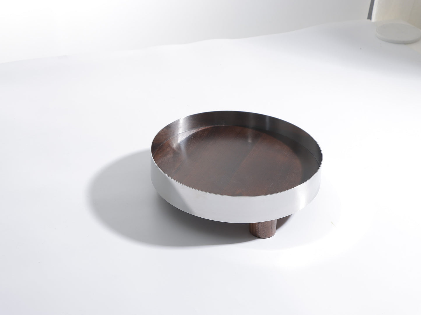 WALNUT METAL ROUND TRAY