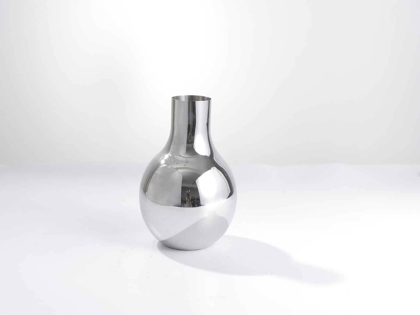SILVER ROUND BOTTOM BUD VASE